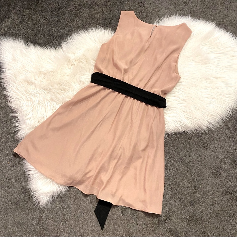 Dusty pink a-line dress with black waist sash - Picture 2 of 7